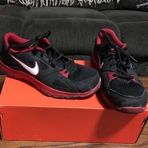 Men’s size 7 Nike sneakers
